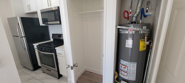 Coat closet near entrance and brand new 40 Gallon water heater - 14126 Tiara St
