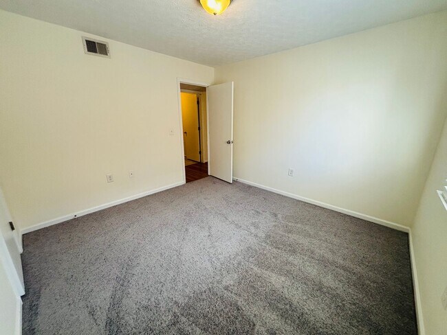 Building Photo - 1011 Grove Ave