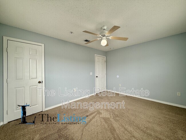 Building Photo - 18001 Richmond Pl Dr