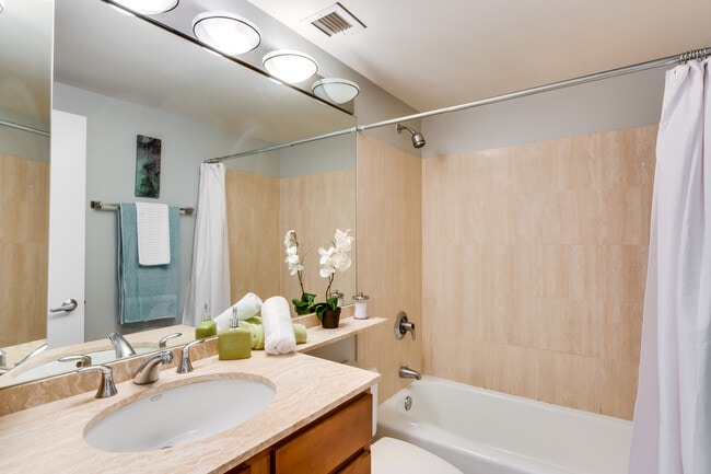 Building Photo - 350 W Belden Ave