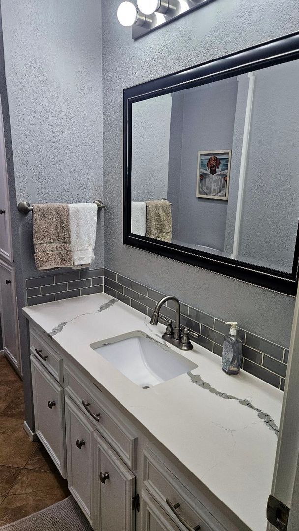 Building Photo - Fully furnished 4-bed, 2.5-bath