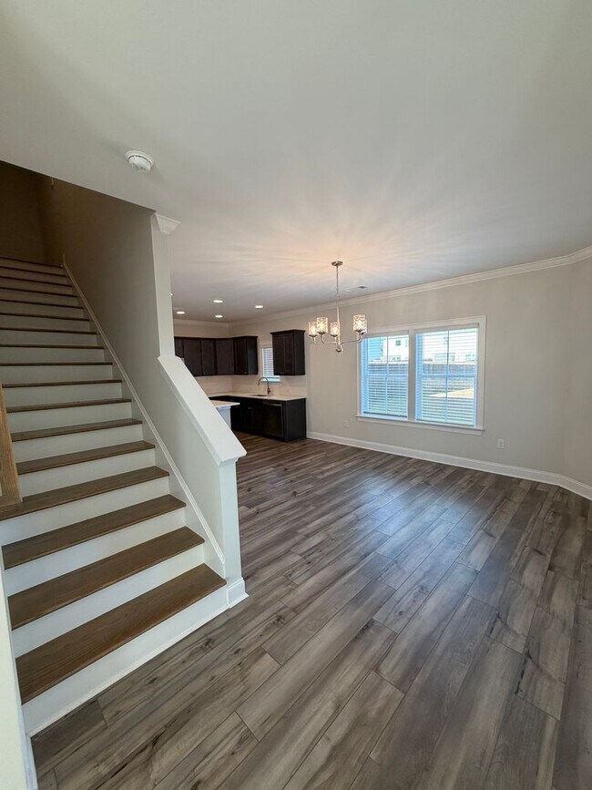 Building Photo - 113 Alva Ct