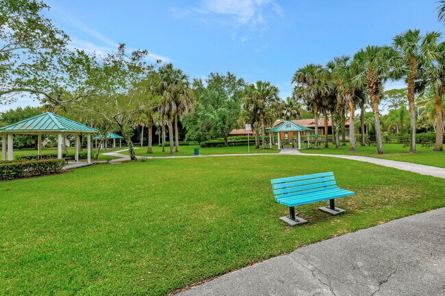 Building Photo - 1418 W Wickham Cir