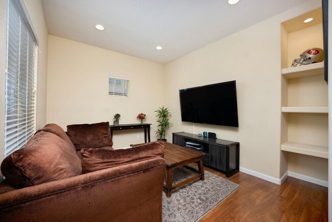 Building Photo - 213 Pacific Oak Ct