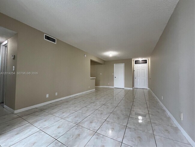Building Photo - 212 Lake Pointe Dr