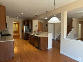 Building Photo - 2700 Kinsley Pl