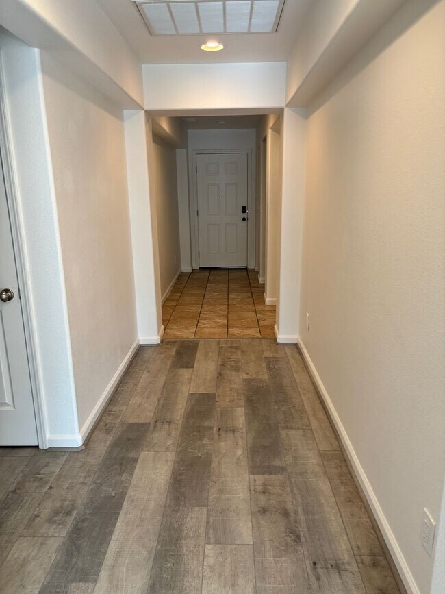 Building Photo - BEAUTIFUL, SPACIOUS,  4 BEDROOM, 2 BATHROO...