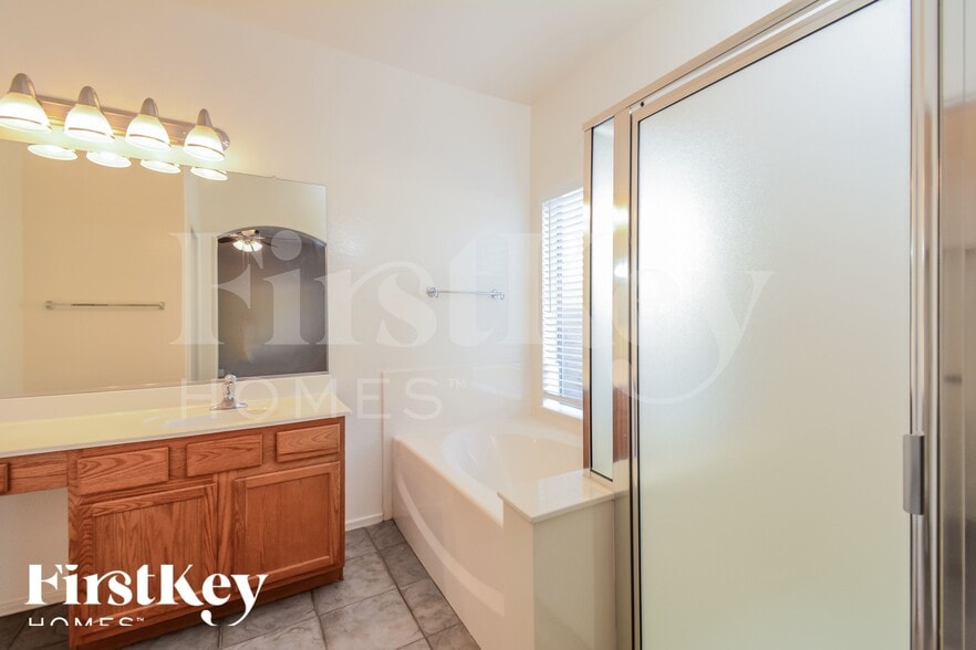 Building Photo - 12918 W Columbine Dr