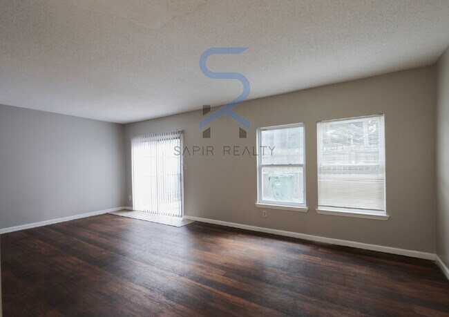 Building Photo - Move in before November 30th and get $100 ...