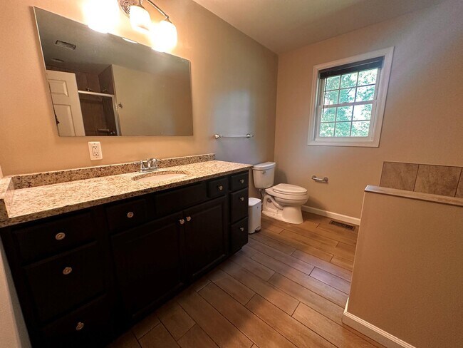 Building Photo - 2224 Dennings Rd