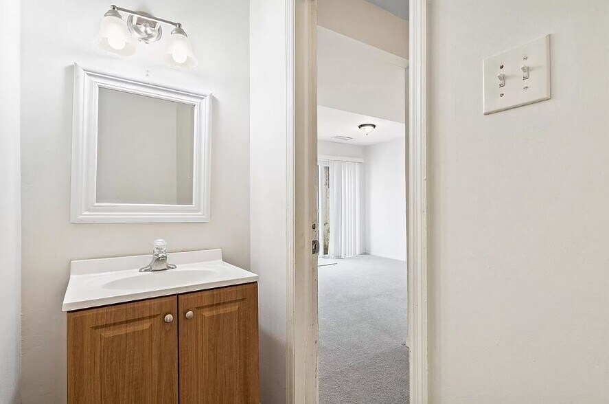 Powder Room - 12 Ethan Allen Ct