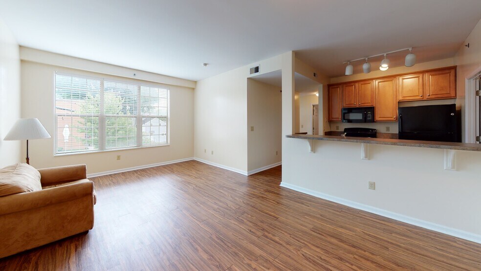 Building Photo - 18 S Poplar, Uptown Oxford