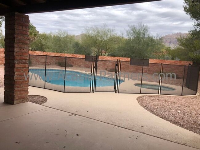 Building Photo - Newly Remolded Three bedroom home with pool and spa