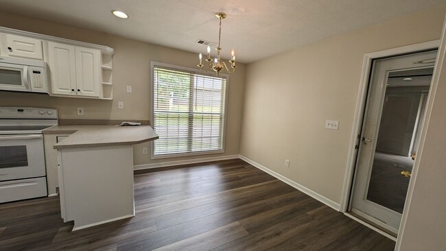 Building Photo - 105 Foxdale Dr