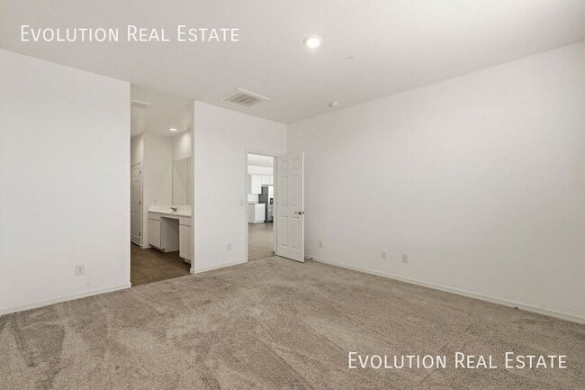 Building Photo - 11461 E Ulysses Ave