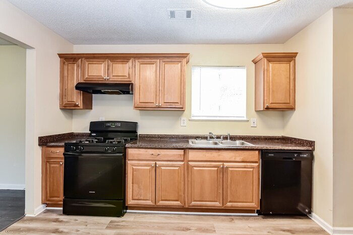 Building Photo - 5443 Northcut Dr