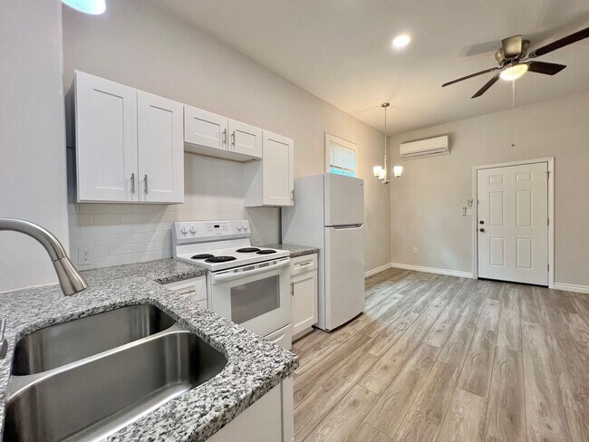 Building Photo - Beautiful 1Bd/1Ba Walking Distance to The Pearl