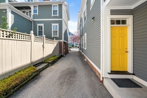 Building Photo - 22 Halsey St