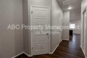 Building Photo - 1000 W Hickory St