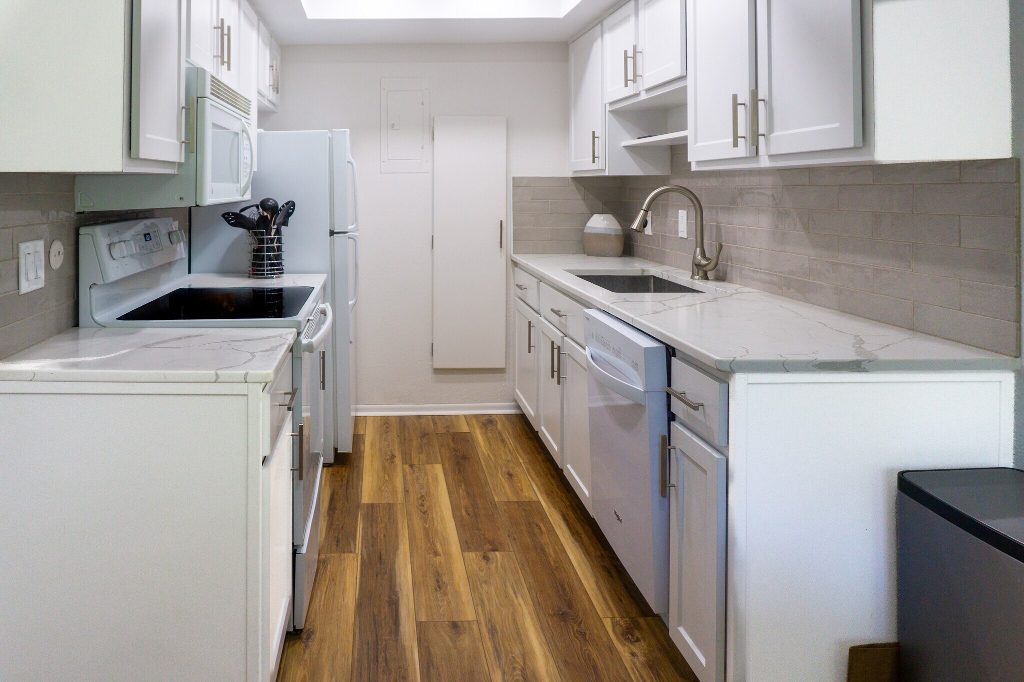 Building Photo - 6825 E Arizona Ave