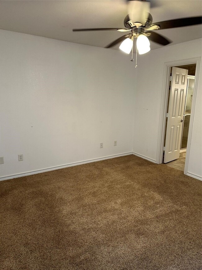 Building Photo - 56 Hideaway Dr