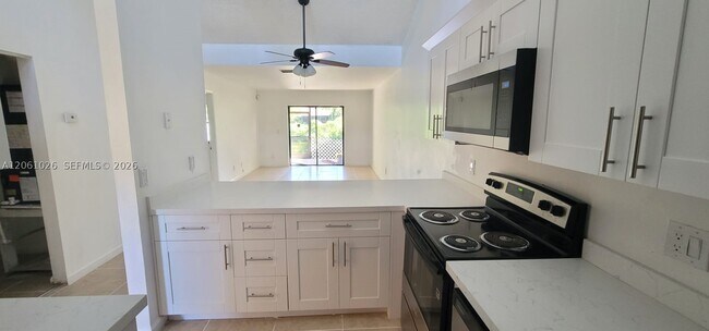 Building Photo - 6948 SW 36th St