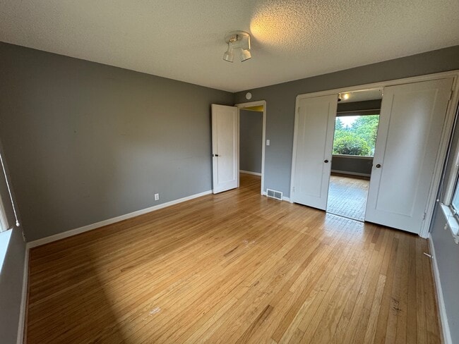 Building Photo - 6227 53rd Ave NE