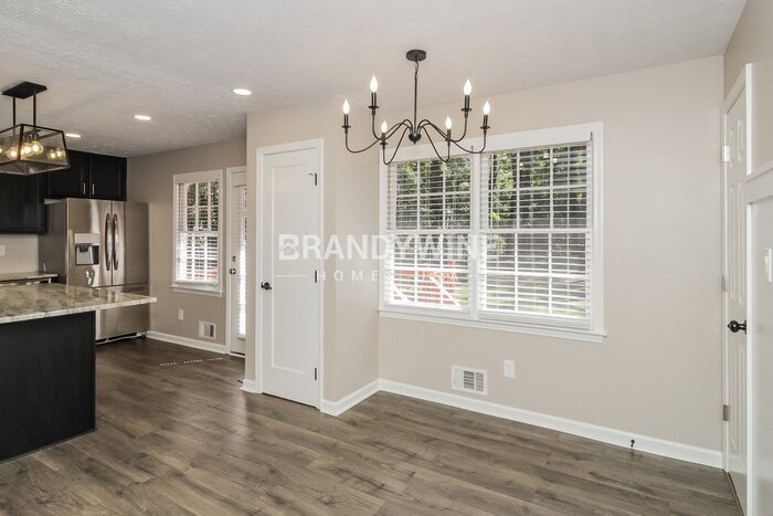 Building Photo - 12 Sherwood Forest Dr