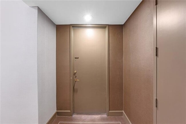 Building Photo - 2575 Peachtree Rd NE