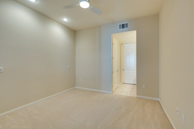 Building Photo - Manhattan Condo - South Las Vegas Blvd.