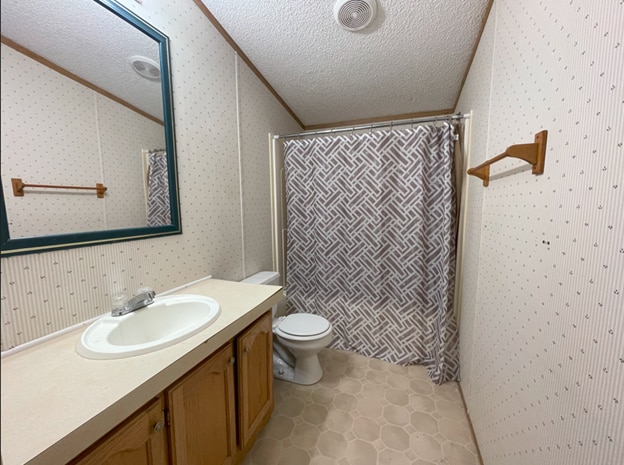 Spare Bathroom - 15 Suzanne Way