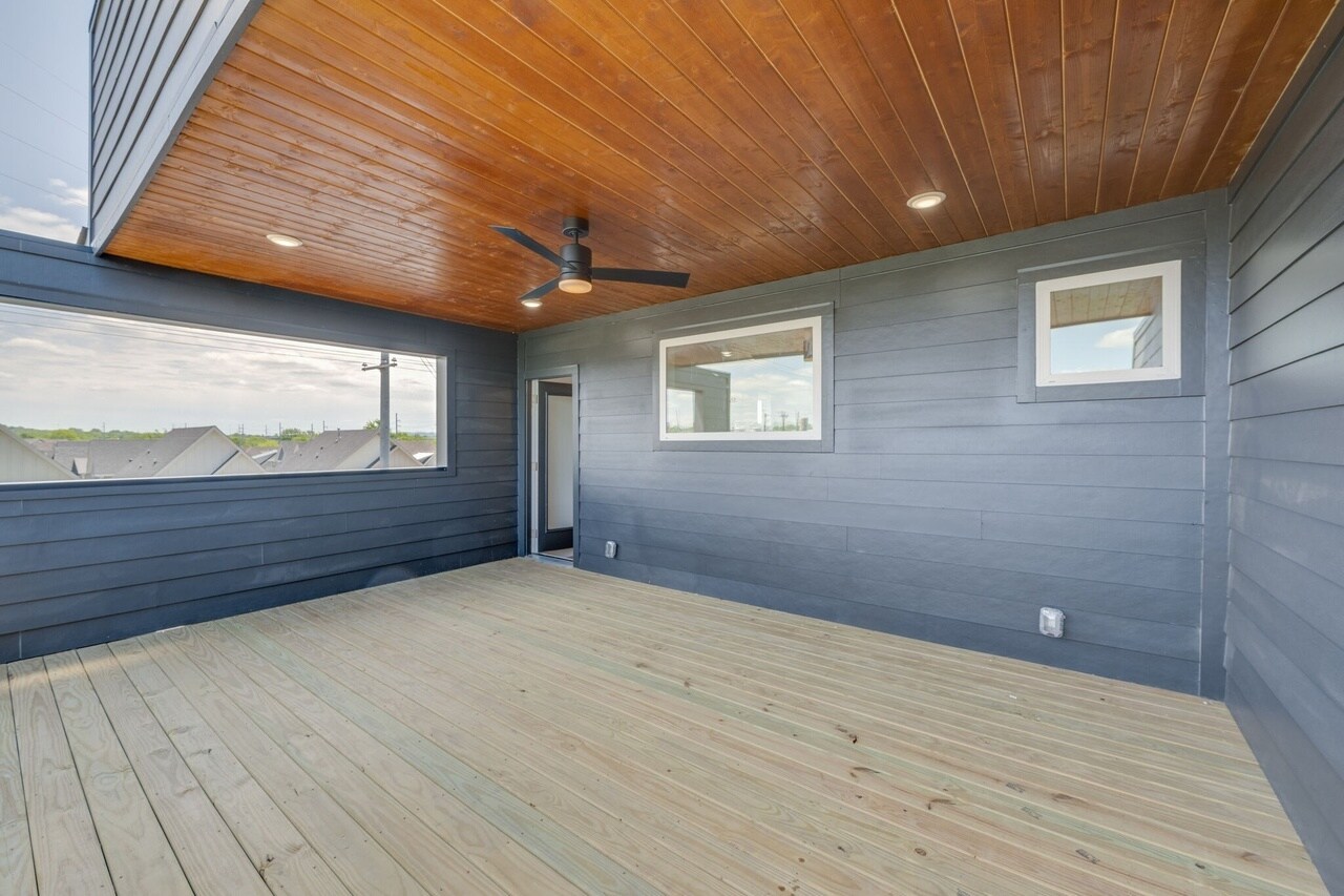 3rd Floor covered Deck - 6003 Louisiana Ave
