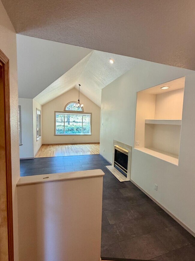 Building Photo - 61171 Minaret Cir
