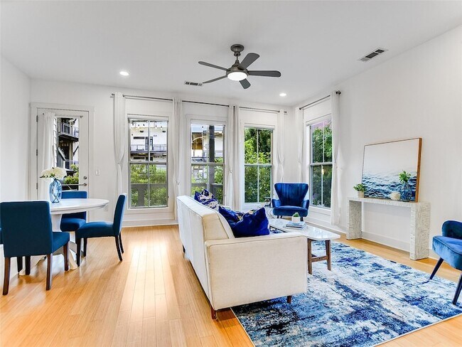 Building Photo - 2520 Bluebonnet Ln