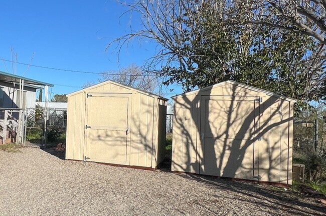 Building Photo - 114 W Head St