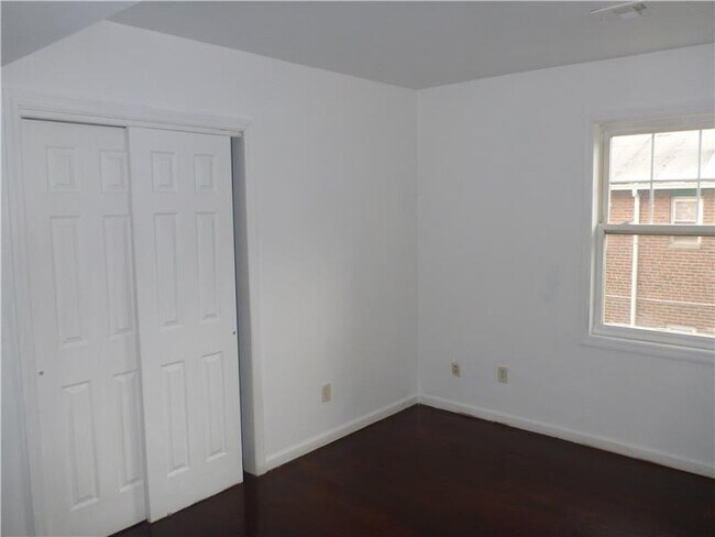 Building Photo - 98 S Burnet St