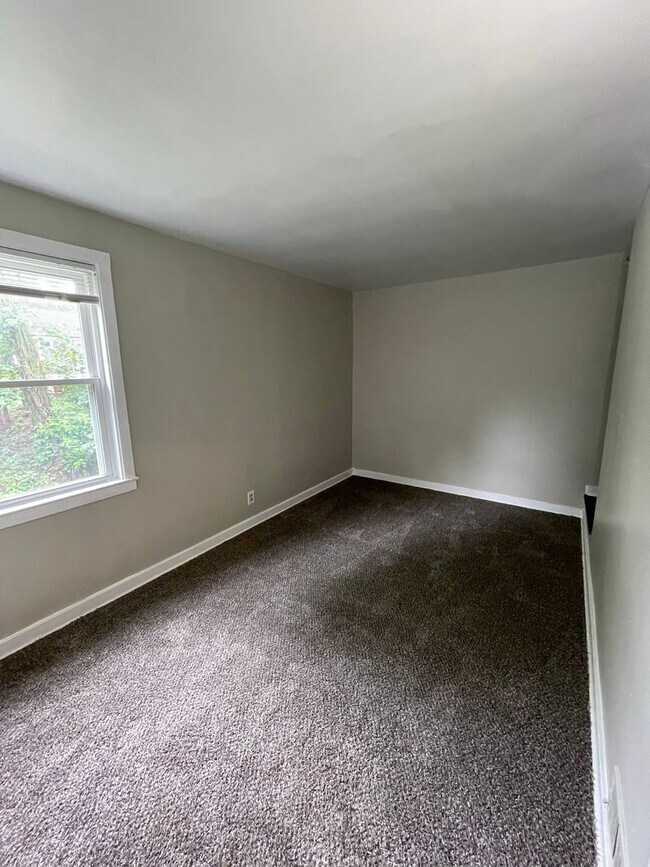 Building Photo - 422-426 Cedar Drive