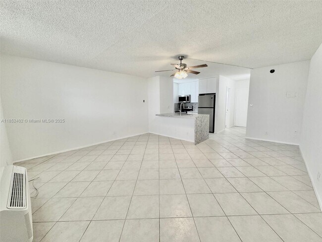Building Photo - 2401 Riverside Dr