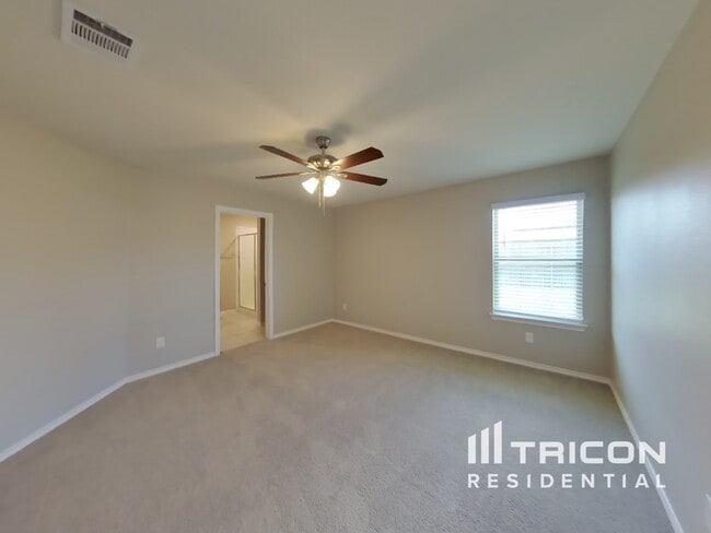 Building Photo - 2514 Henley Dr