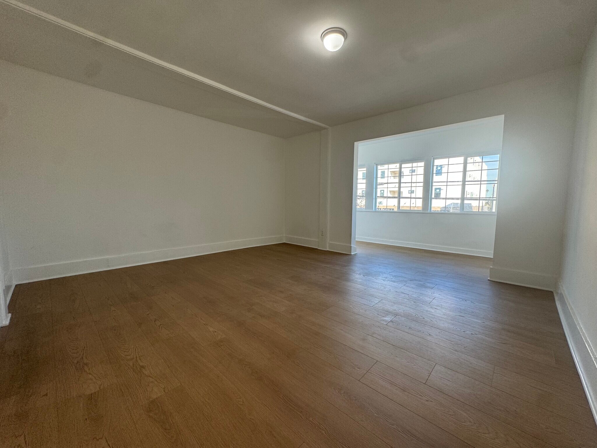 Building Photo - 5319 S Hoover St