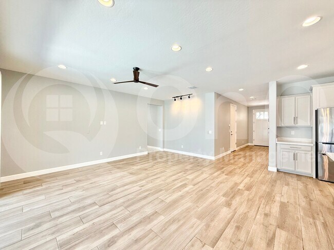 Building Photo - 262 E Lantana Dr