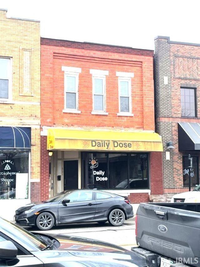 Primary Photo - 521 Broadway St