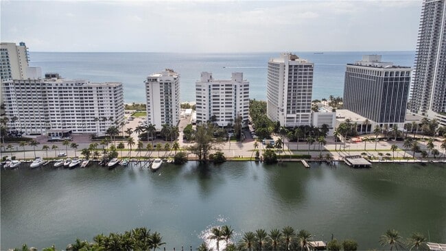 Building Photo - 4925 Collins Ave