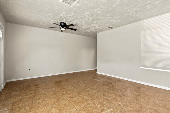 Building Photo - 11455 Spottswood Dr