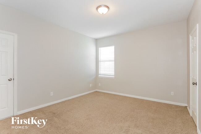 Building Photo - 6812 Briarwood Dr