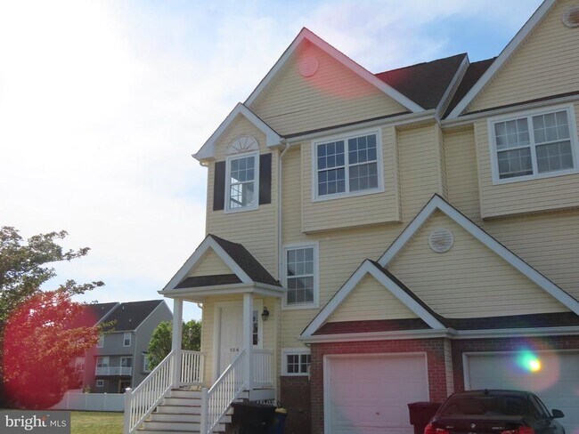 Building Photo - 104 E Sheldrake Cir