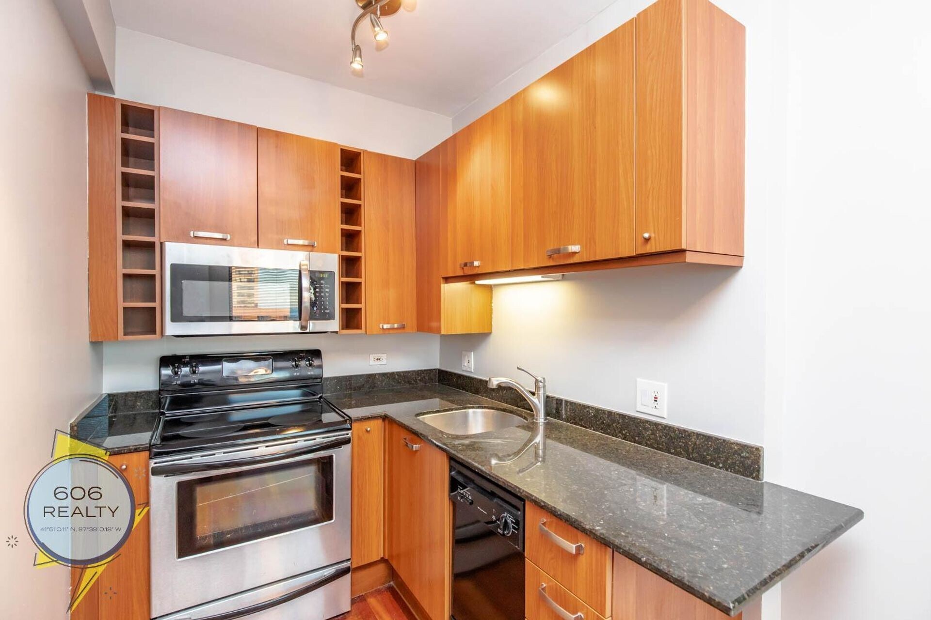 Building Photo - 734 W Bittersweet Pl