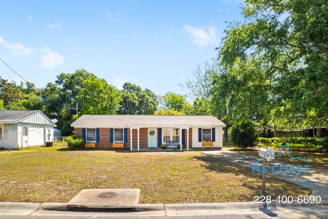 Building Photo - 218 Dogwood Dr