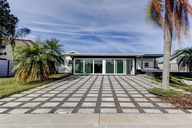 Building Photo - 8722 Elmwood Ln