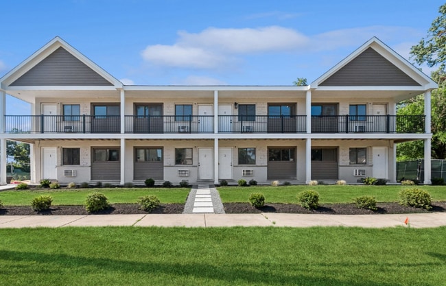 Building Photo - 15701 Lamon Ave